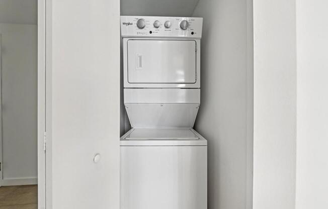 3 beds, 2 baths, 1,154 sqft, $6,000, Unit # 1706