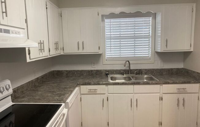 2 beds, 1.5 baths, 1,300 sqft, $950, Unit CXT30