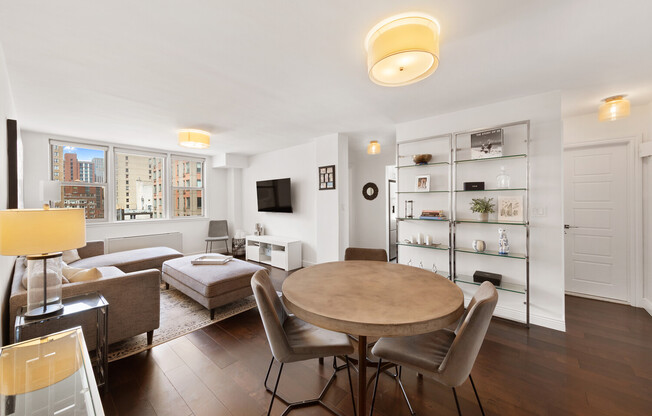 2 beds, 1 bath, $6,500, Unit 17D
