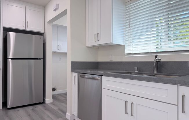 Cute 3 Bedroom / 1 1/4 Bathroom House in Van Nuys