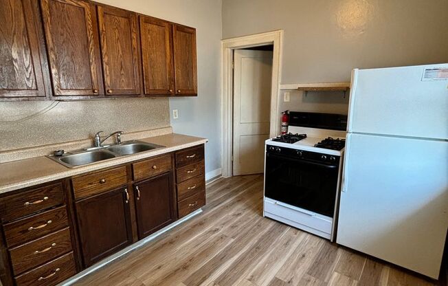 2 beds, 1 bath, $900