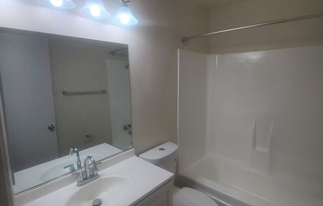 1 bed, 1 bath, $2,175, Unit Casa 04