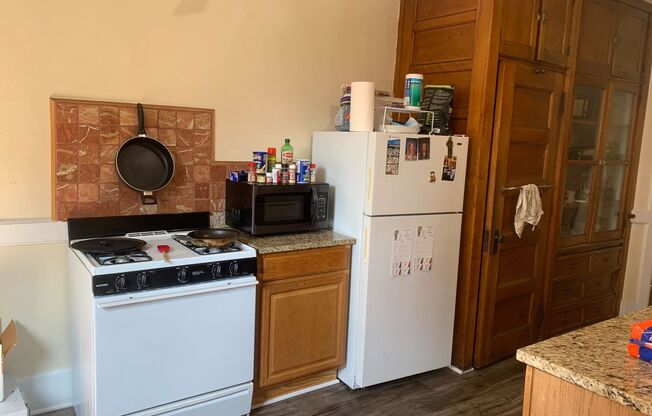 4 beds, 2 baths, $2,395, Unit 9
