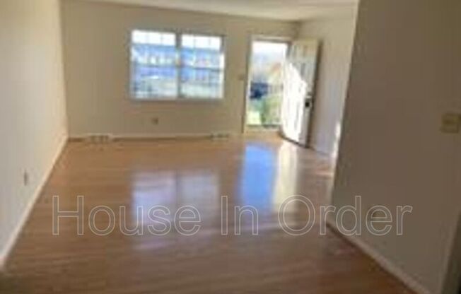 4 WESTWOOD DR