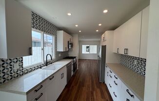 Recently Renovated 2 Bed / 2 Bath Apartment in Prime La Jolla Location