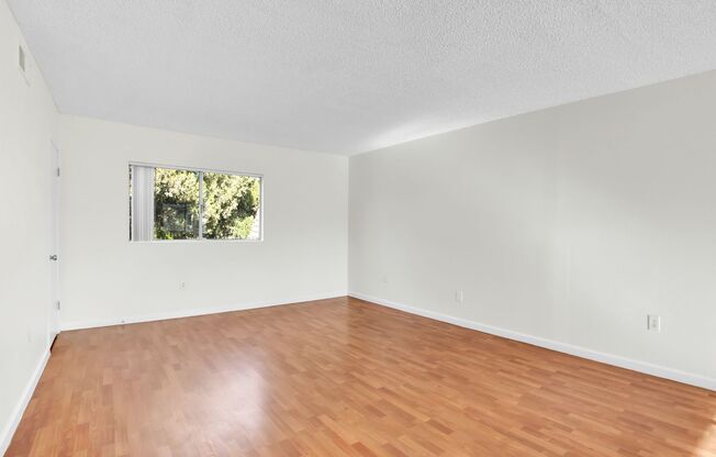 2 beds, 1 bath, 850 sqft, $1,740, Unit H-24