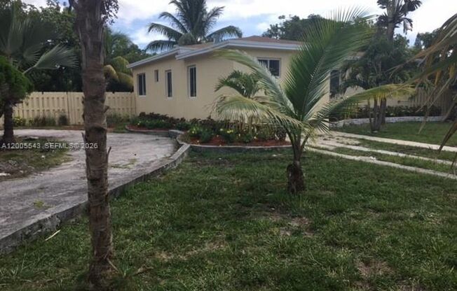 805 NE 138TH ST #805 NORTH MIAMI, FL 33161