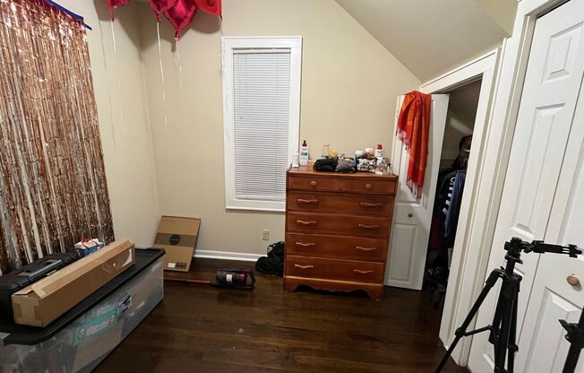 1209-09B E. Kane Pl.