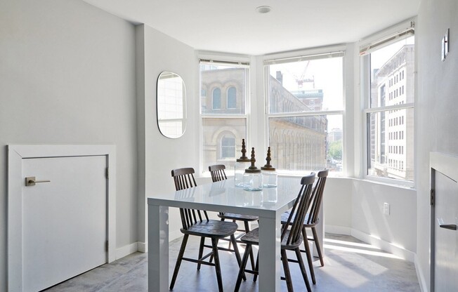 2 beds, 2 baths, $5,600, Unit 505