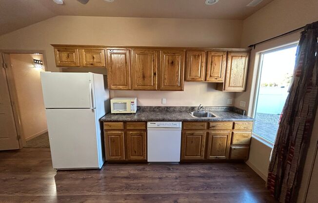 3 beds, 2.5 baths, $2,400, Unit Unit 1