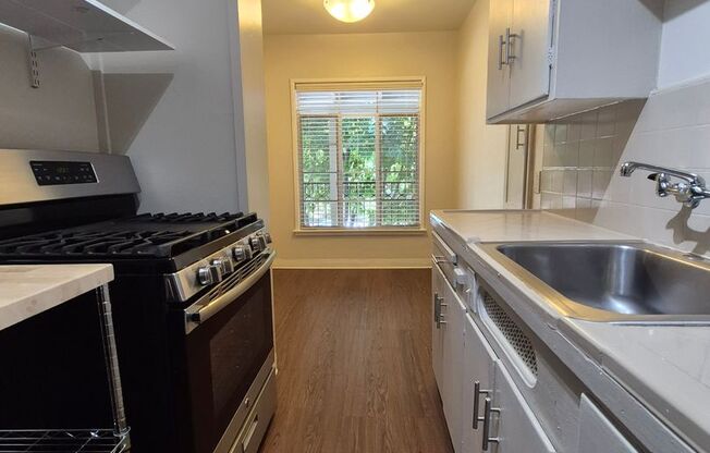 1 bed, 1 bath, $1,625, Unit 16
