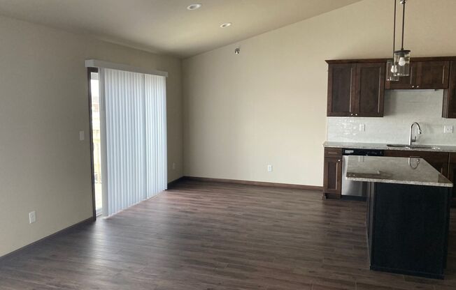 3 beds, 3 baths, $1,995, Unit 6461