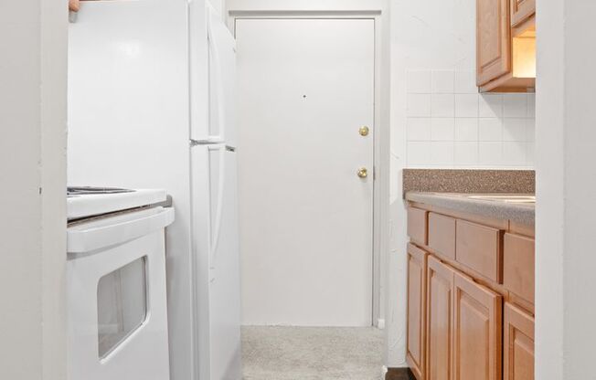 2 beds, 1 bath, 800 sqft, $1,100, Unit 379-206