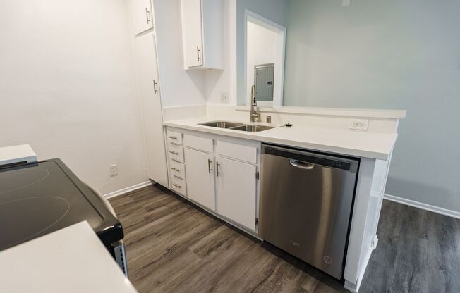 1 bed, 1 bath, 695 sqft, $1,848, Unit 220