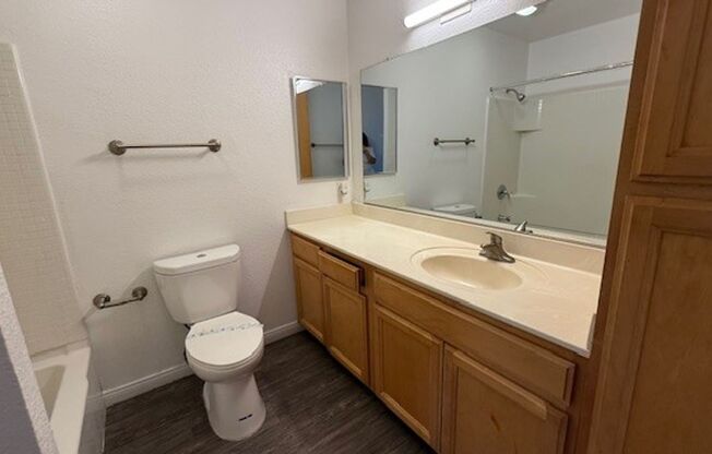 2 beds, 1 bath, 920 sqft, $2,595, Unit L5