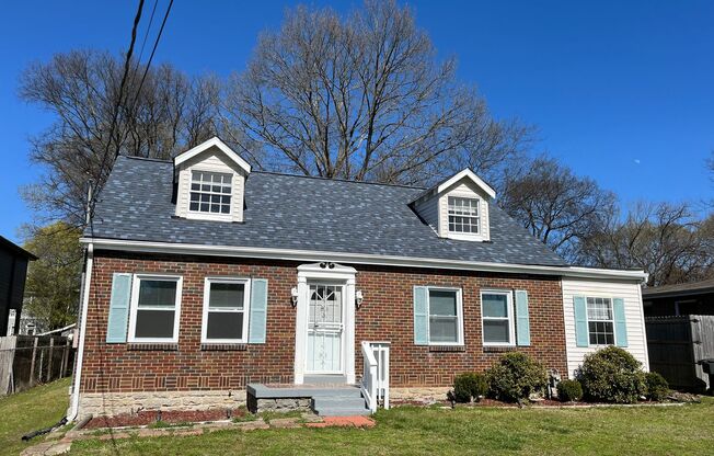 Adorable Cottage in East Nashville, Newly Renovated w 4 Bedrooms/ 2 Baths