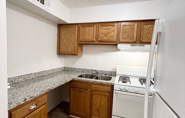 2 beds, 1 bath, $975, Unit DRM02