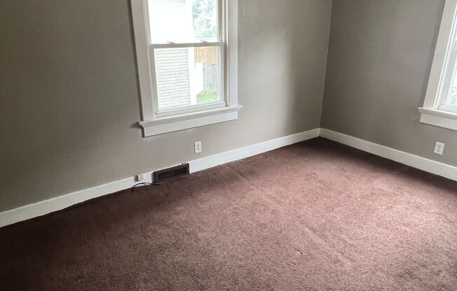 2 beds, 1 bath, $900