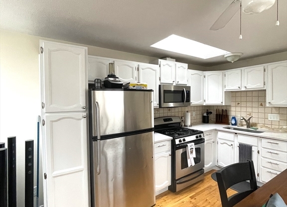 1 bed, 1 bath, 600 sqft, $2,000, Unit 1