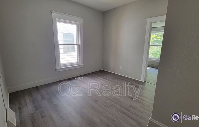 3 beds, 1 bath, 1,105 sqft, $950