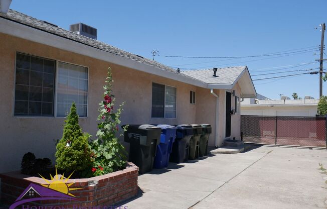 381/385 Las Palmas Ave