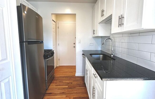 1 bed, 1 bath, 650 sqft, $1,600, Unit 6954-520