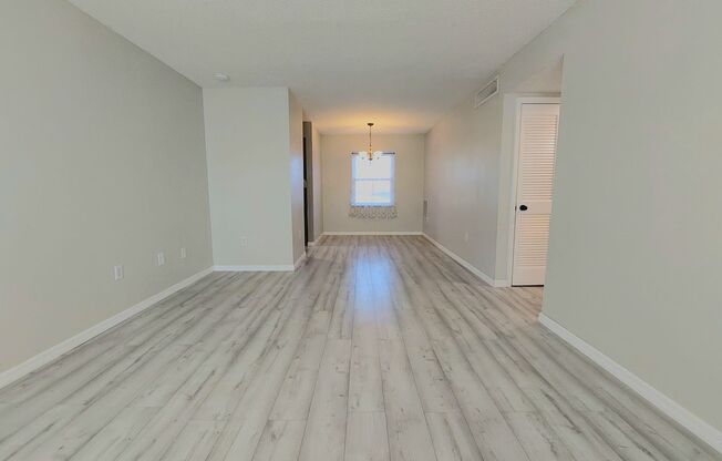 Beautiful 2 Bedroom, 1 Bathroom Condo in the Lake Bentley Shores Community of Lakeland