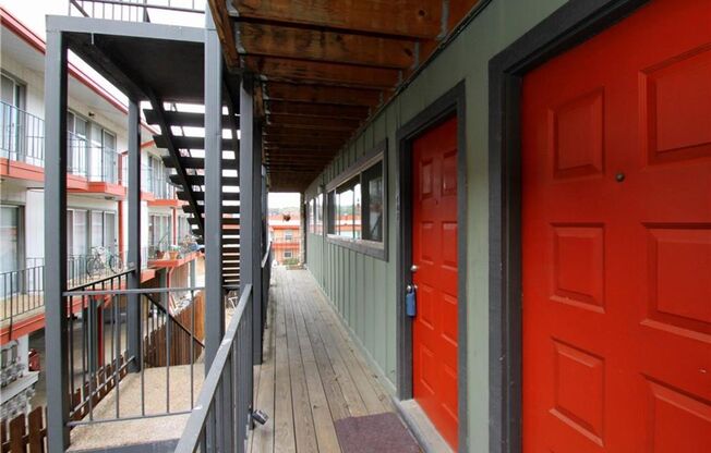 Wonderful 1 bedroom condo located at a walking distance to UT and Pease Park!