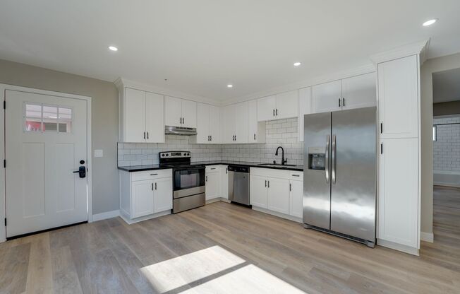 3 beds, 3 baths, 1,070 sqft, $4,095, Unit 101