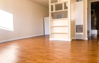 2 beds, 1 bath, 750 sqft, $925, Unit 2