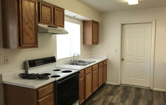 1 bed, 1 bath, 766 sqft, $1,200