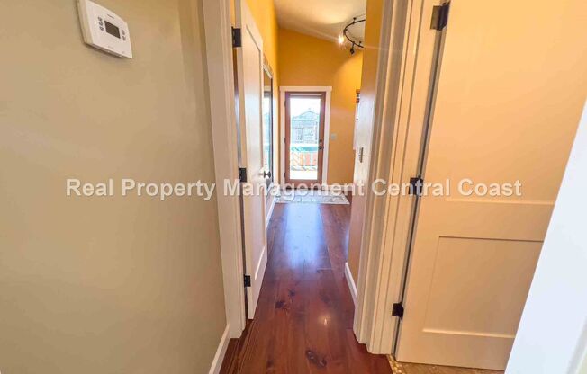 2 beds, 1.5 baths, $2,600