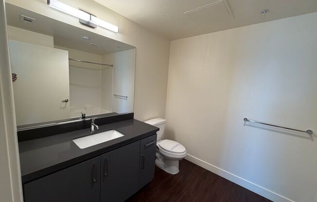 2 beds, 2 baths, 890 sqft, $2,600, Unit 322