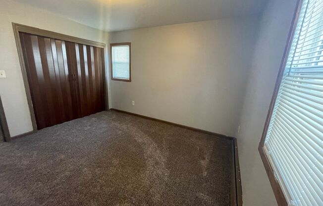 2 beds, 1 bath, $845, Unit 1