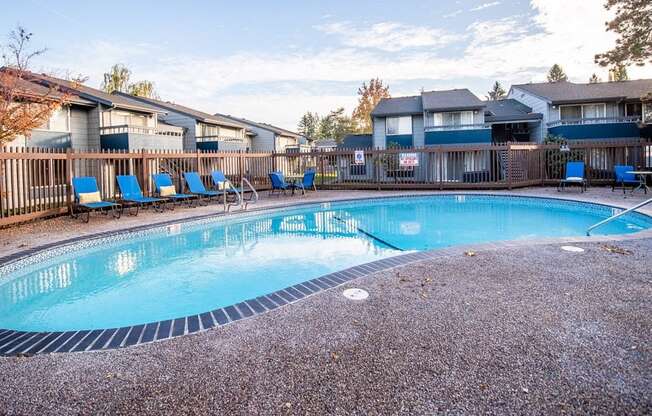 Fife Apartments - The Lakes at Fife Apartments - Pool