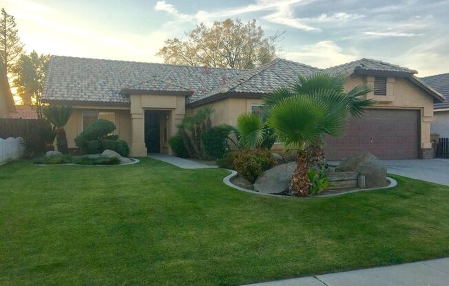 Spacious 5-Bedroom Home in Bakersfield, CA!