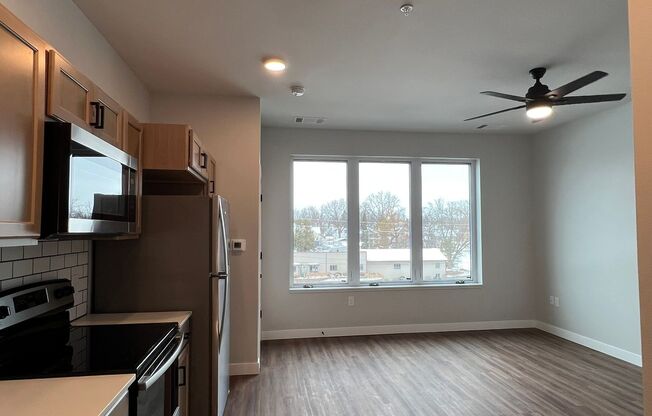 Studio, 1 bath, 655 sqft, $1,425, Unit WR 305-425