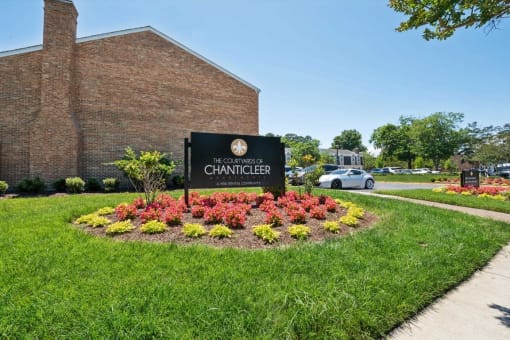 the courtyards of chanticleer monument sign