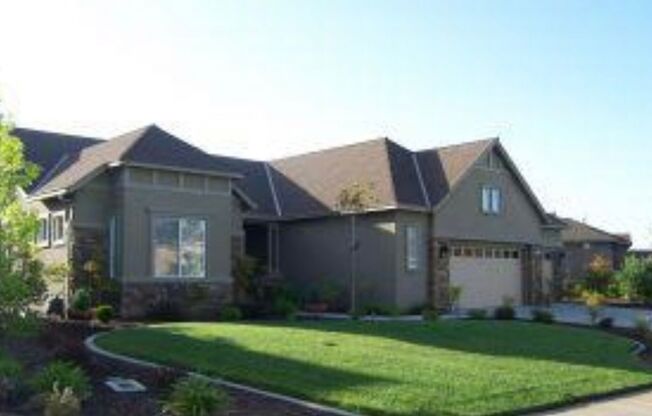 Gorgeous Home in the Golf Club of Copper Valley Community!