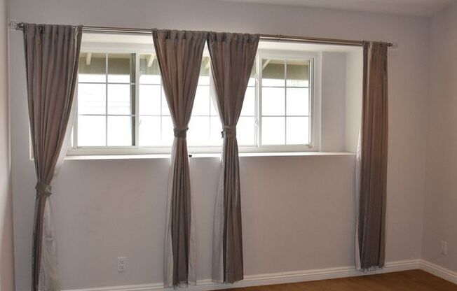 3 beds, 2.5 baths, $4,350, Unit # 11
