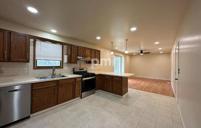 2836 W 63 LN