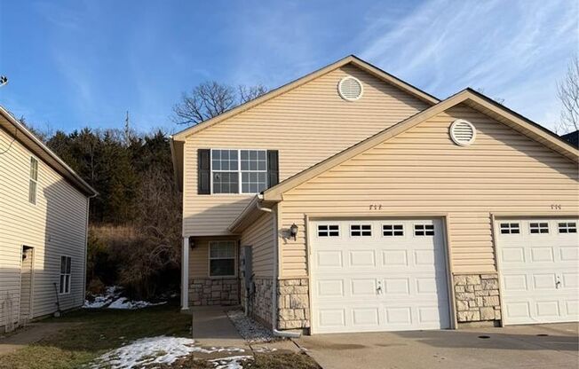 2 beds, 1.5 baths, 1,128 sqft, $1,500, Unit Woodside Creek Dr 712