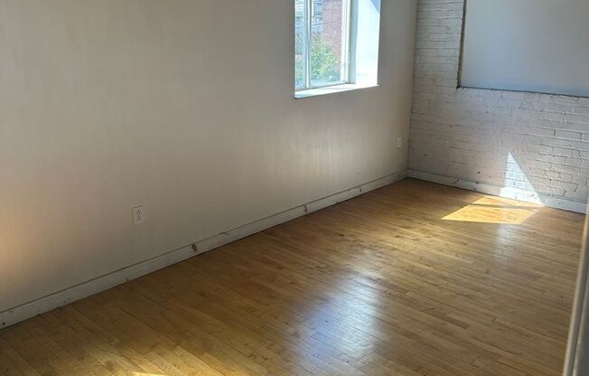 2 beds, 1 bath, $1,750