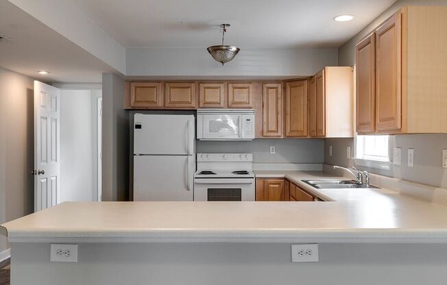 3 Bedroom Row Home Available in July!