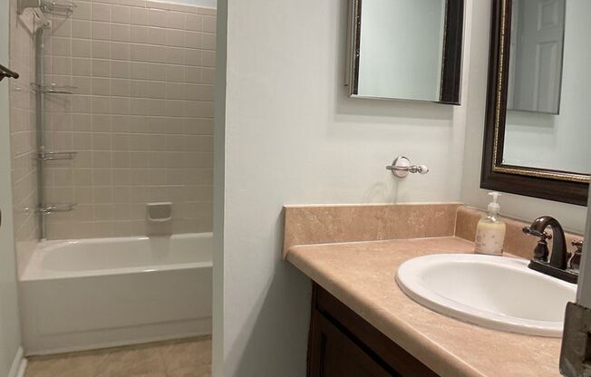 2 beds, 2 baths, $1,595, Unit Unit 1A32