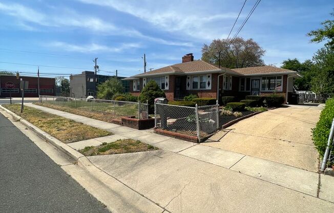 Amazing 6 Bedroom 2 Bathroom home with dual driveways