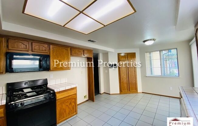 3 beds, 2.5 baths, $3,775