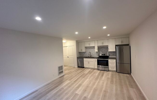 171 (1556 Great Highway)