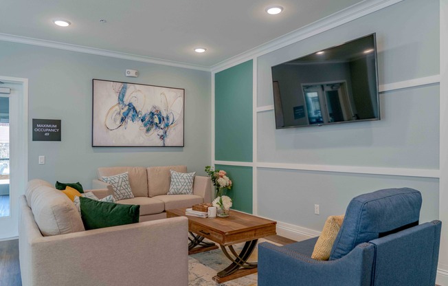 resident lounge with sofas at Turtle Creek apartments