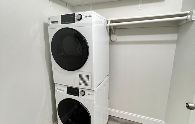 2 beds, 1.5 baths, 800 sqft, $1,795, Unit 124